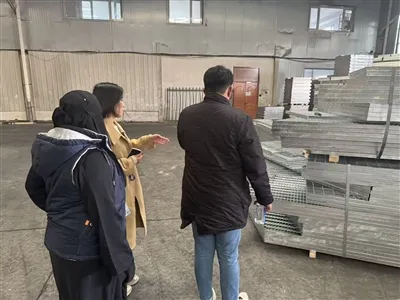 GNEE STEEL keskustelee yhteistyöstä qatarilaisen asiakkaan kanssa teräsritilä...